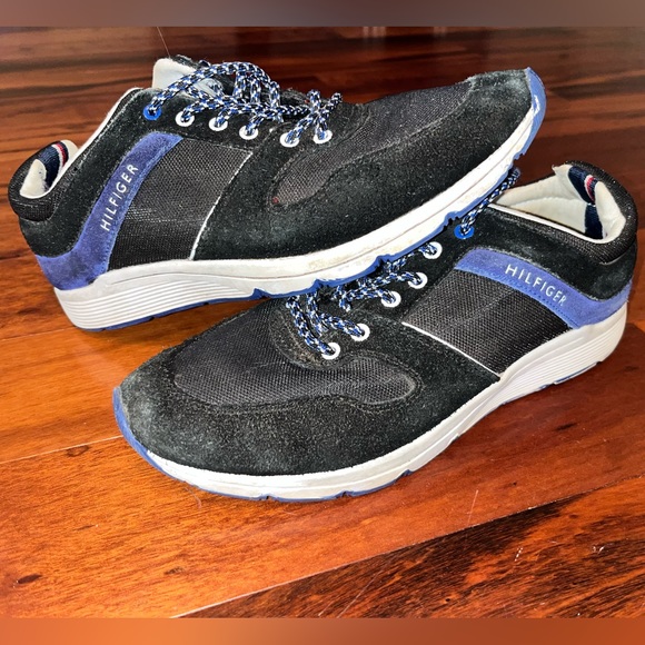 Black and Blue Athletic Shoes Size 8 - Picture 3 of 3